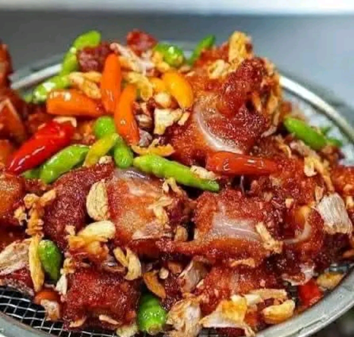 แหนมกระดูกอ่อนหมู500กรัม ยายกะลอ (รับ15,000แต้ม)