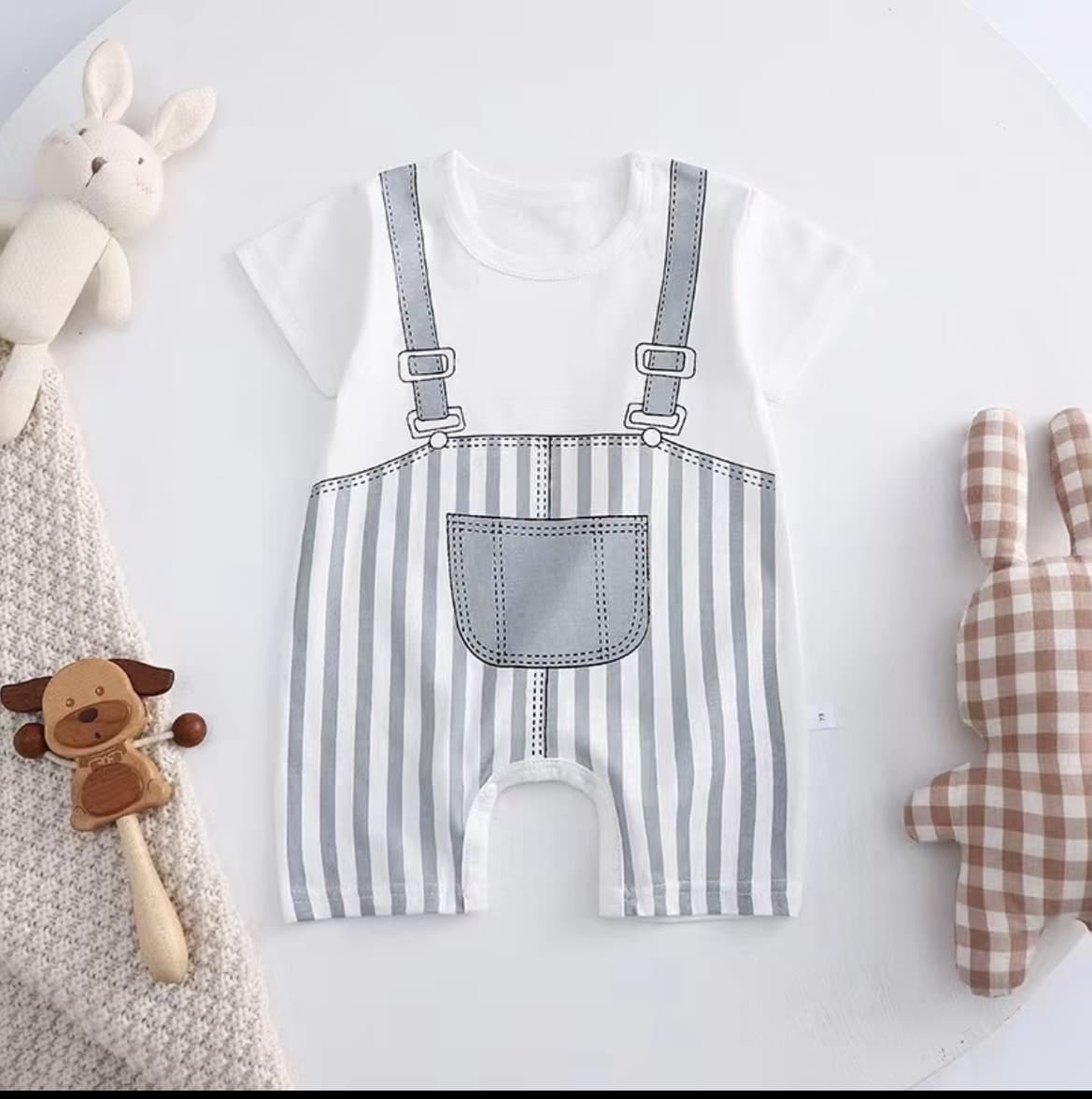  ชุดบอดี้สูทสำหรับเด็กแรกเกิดลายเอี๊ยมเทาSize59 cmCotton100% (รับ6,200 แต้ม)