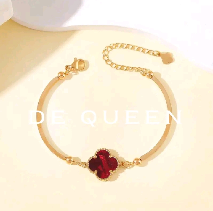 สร้อยข้อมือดอกพลัมโคลเวอร์  4 แฉกเครื่องประดับแบรนด์กำไลชุบทอง 18k แข็งกำไรข้อมือ (รับ10700แต้ม)