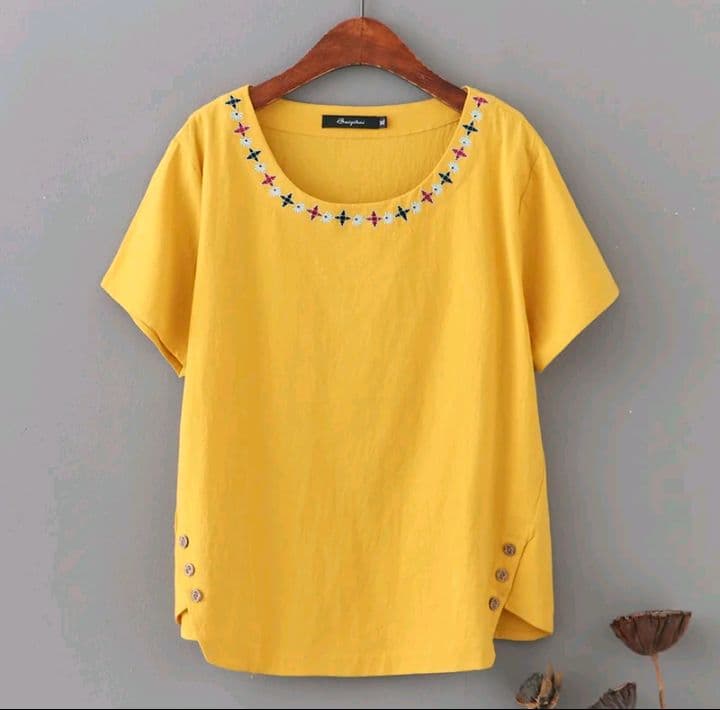 สีเหลือง ไซส์5XL พร้อมส่ง เสื้อคอกลมผู้หญิงแต่งลายตรงคอเสื้อ สีสวย แมทช์กับลุคไหนก็ดูสุภาพ เสริมบุคลิก ของดีบอกต่อน้าาาา (รับ16,200แต้ม)