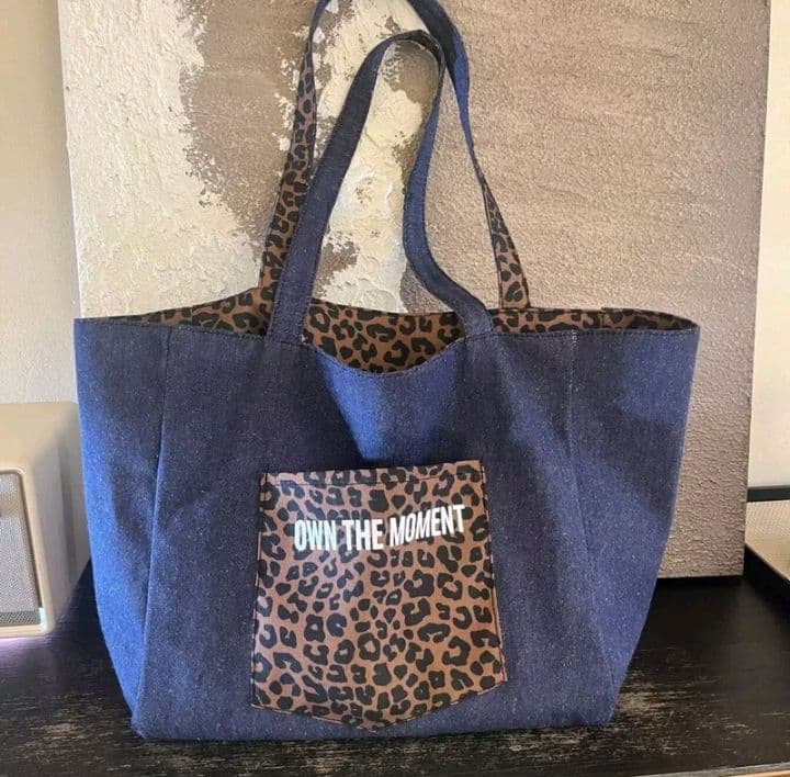 ลาย3-[จัดส่งในกรุงเทพฯ] กระเป๋าผ้ายีนส์ความจุสูง อเนกประสงค์2025 แฟชั่นใหม่ไหล่เดียวกระเป๋ายีนส์ความจุขนาดใหญ่ บางไม่มีซิป (รับ12,200แต้ม)