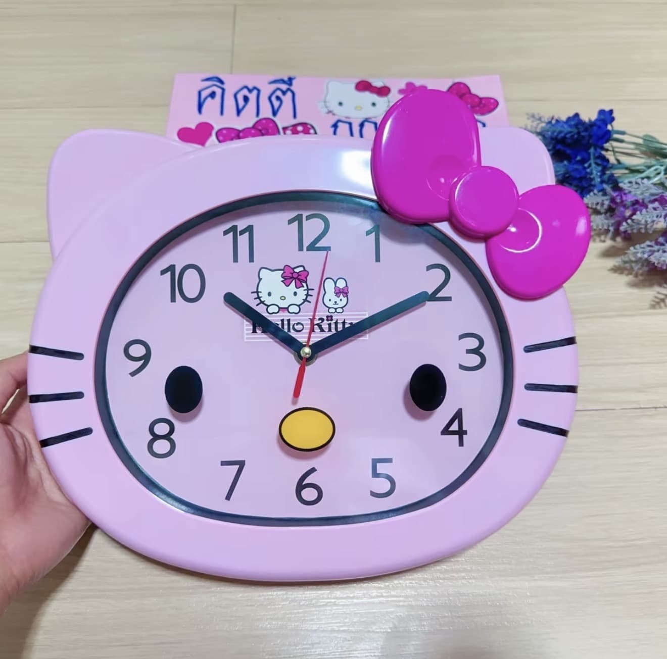 นาฬิกาแขวนหน้าคิตตี้ (รับ 19,200 แต้ม)