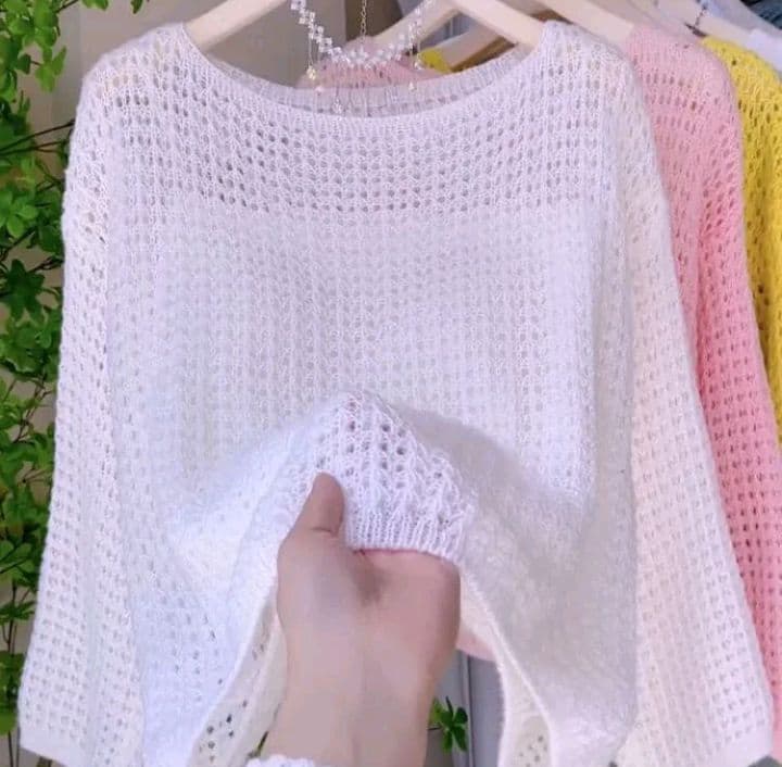 สีขาว เสื้อถักแขนยาวสำหรับผู้หญิง ดีไซน์ฉลุลาย คอกลม สไตล์ลำลอง กันแดดได้ เสื้อแฟชั่นใหม่ ระบายอากาศได้ดี สวมใส่ได้หลากหลายโอกาส (รับ11,200แต้ม)