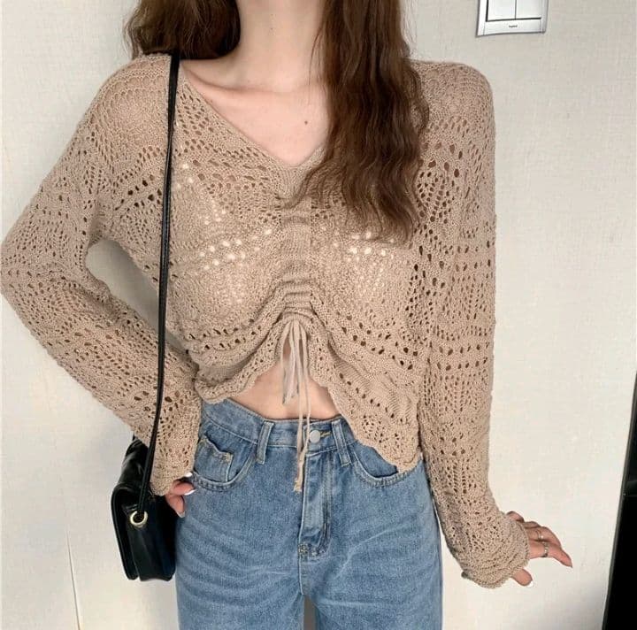 สีน้ำตาล เสื้อคลุมแขนยาวตาข่ายไหมพรม ดีเทลเชือกรูดด้านหน้า ผ้านิ่มใส่สบาย คอวี (รับ11,200แต้ม)