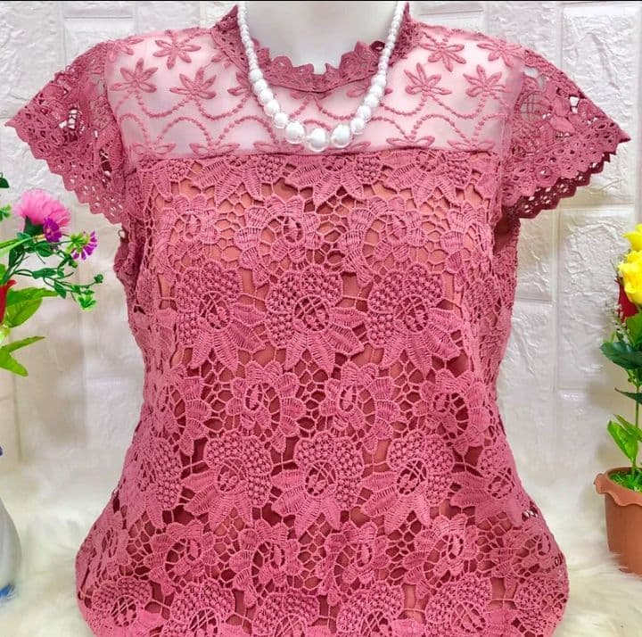 สีกะปิ เสื้อลูกไม้แขนเลย ขนาดอก32-40 (รับ14,200แต้ม)