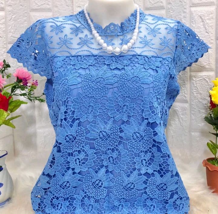 สีฟ้า เสื้อลูกไม้แขนเลย ขนาดอก32-40 (รับ14,200แต้ม)