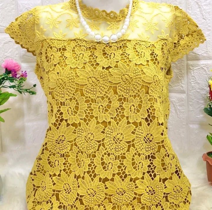 สีเหลือง เสื้อลูกไม้แขนเลย ขนาดอก42-46 (รับ14,200แต้ม)
