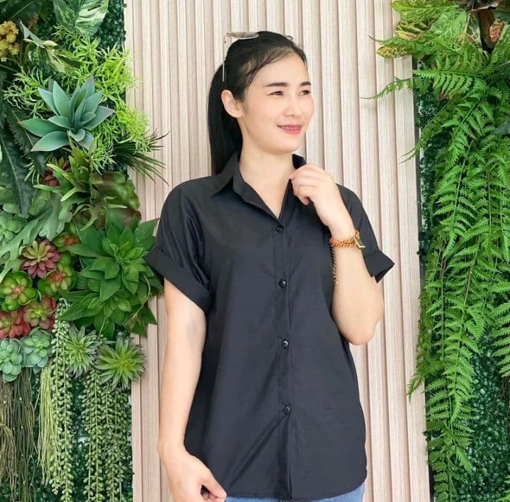 สีดำ ฟรีไซส์ อก44 นิ้วFs เสื้อเชิ้ตผู้หญิงแขนสั้น แขนแต่งเบิ้ล (รับ12,700แต้ม)