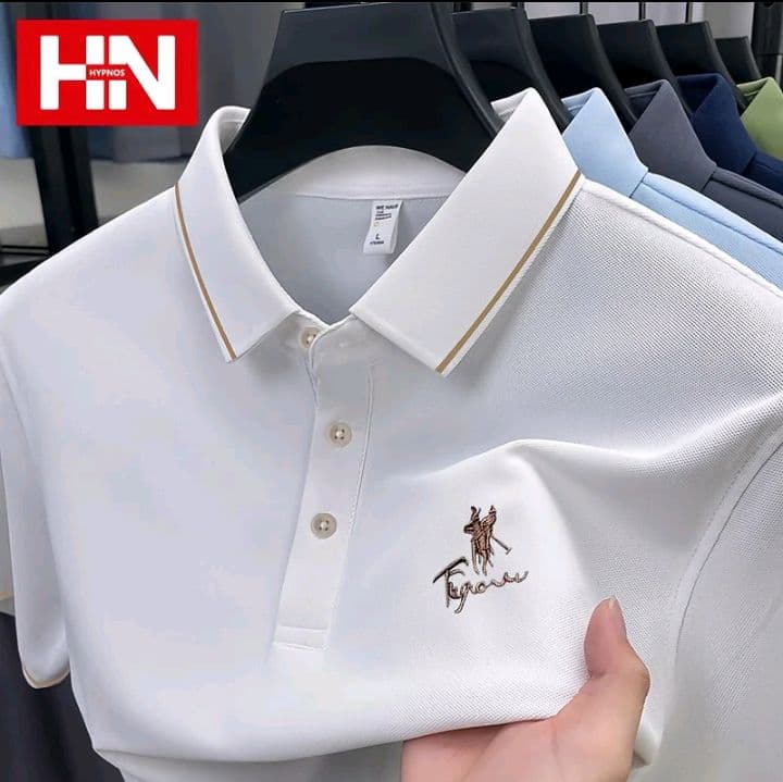 HYPNOS เสื้อโปโลแขนสั้น สไตล์สปอร์ต ใส่สบายดีไซน์มินิมอล สีพื้นใส่ได้ทุกวัน (รับ21,200แต้ม)
