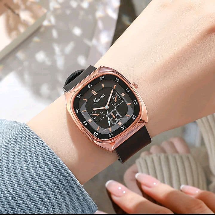นาฬิกาPreppy สีดำ ดีไซน์ซิลิโคนเหมาะสำหรับนักเรียนชายแหละหญิง หน้าผู้หญิง นาฬิกา ดูดี (รับ6,200แต้ม)