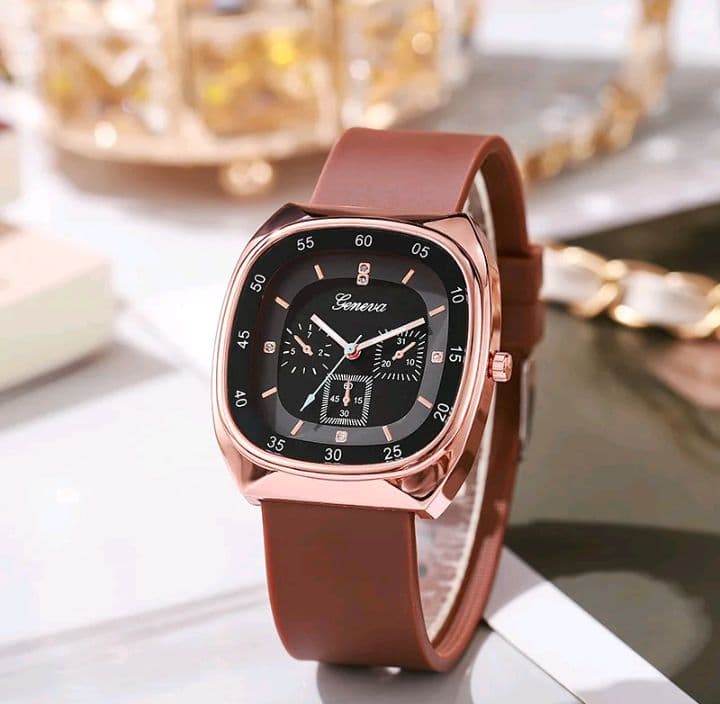 นาฬิกาPreppy สีน้ำตาล ดีไซน์ซิลิโคนเหมาะสำหรับนักเรียนชายแหละหญิง หน้าผู้หญิง นาฬิกา ดูดี (รับ6,200แต้ม)