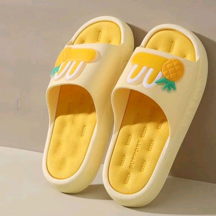 BEDDA MONKEY รองเท้าผู้หญิงนักเรียนการ์ตูน สีเหลือง น่ารักอเนกประสงค์ จำเป็นสำหรับการเดินทางใช้ได้ทั้งภายนอกและภายในห้องน้ำ สวมใส่นุ่มทนทานวัสดุรองเท้าแตะ (รับ6,200แต้ม)