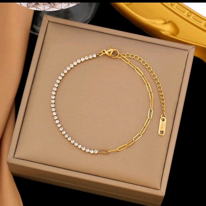 XM jewelry สร้อยข้อมือผู้หญิง เหล็กไทเทเนียมแบบโซ่ต่อสีไม่ซีดจางสีขาว(รับ10700แต้ม)