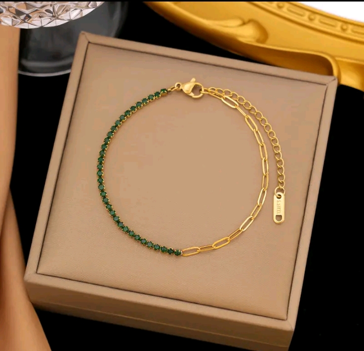 XM jewelry สร้อยข้อมือผู้หญิง เหล็กไทเทเนียมแบบโซ่ต่อสีไม่ซีดจางสีเขียว(รับ10700แต้ม)