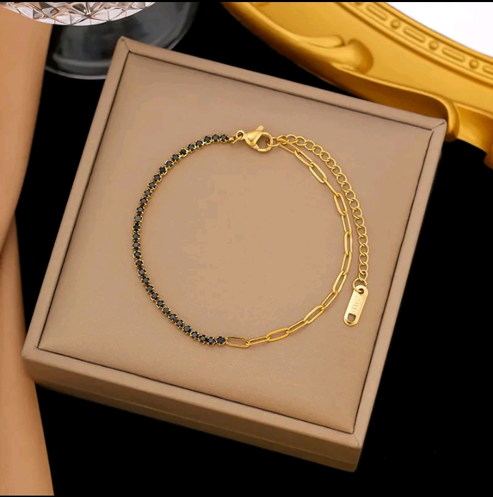 XM jewelry สร้อยข้อมือผู้หญิง เหล็กไทเทเนียมแบบโซ่ต่อสีไม่ซีดจางสีดำ(รับ10700แต้ม)