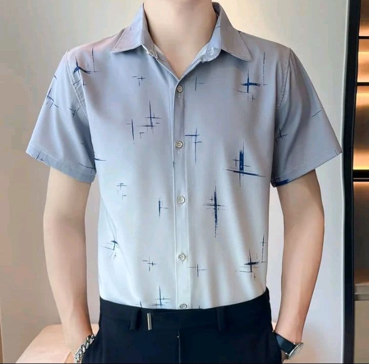 ฤดูร้อนใหม่ สีเทาปุ่มโลหะ เสื้อเชิ้ตแขนสั้นผู้ชายธุรกิจสบายๆ เสื้อเชิ้ตเด็กผู้ชาย ครึ่งแขนเสื้อคอยาว เสื้อแฟชั่นผู้ชาย เสื้อคอจีนผู้ชาย พีอินทรีเสื้อวินเทจ (รับ12,200แต้ม)