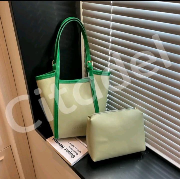 ClTADEL กระเป๋าสะพายข้าง สีเขียว (1แถม1แถมกระเป๋าใบเล็ก) ลายเรียบ สายปรับได้ หนังPUทรงถัง แฟชั่นใหม่ พกง่าย (รับ8,700แต้ม)