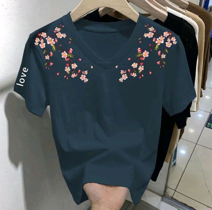 สีเทาน้ำเงิน เสื้อยืดผ้าฝ้าย100% สำหรับผู้หญิง แขนสั้นหลวม คอวี ไหล่ปกติ สำหรับสวมใส่ในฤดูร้อน แบบเรียบง่าย ชั้นในพื้น (รับ11,200แต้ม)