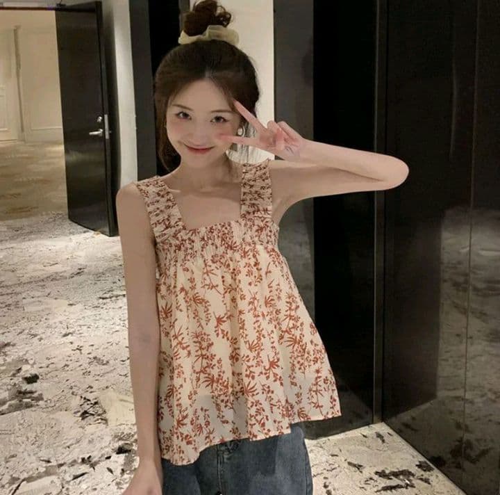 สีแอปริคอท เสื้อกล้ามครอปสายเดี่ยวลายดอกไม้สุดน่ารัก คอเหลี่ยมสวมใส่สบายสำหรับใส่อยู่บ้าน ผู้หญิง Clothing Women Lady (รับ8,700แต้ม)