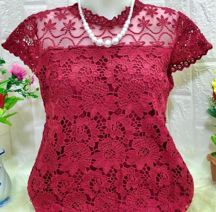 สีแดง เสื้อลูกไม้แขนเลย ขนาดอก42-46 (รับ14,200แต้ม)