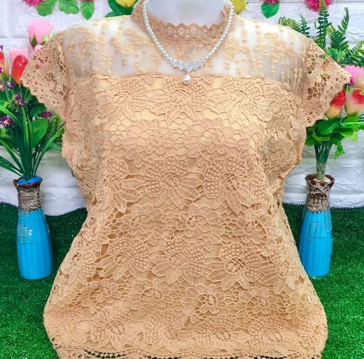 สีน้ำตาล เสื้อลูกไม้แขนเลย ขนาดอก42-46 (รับ14,200แต้ม)
