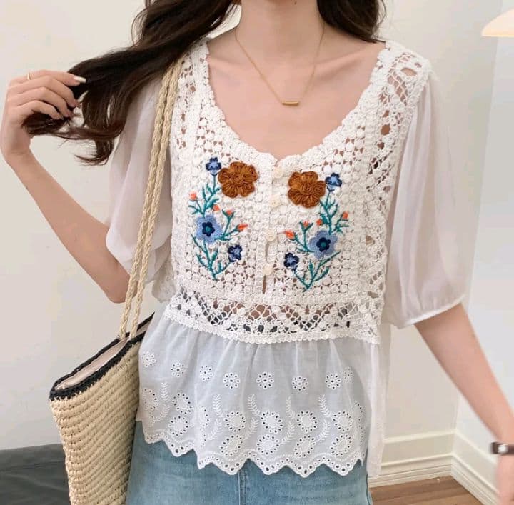 สีขาว _New เสื้อถักแขนตุ๊กตาปักดอกไม้สีฟ้าน้ำตาล แต่งชายระบายลายฉลุ พร้อมส่ง (รับ21,200แต้ม)