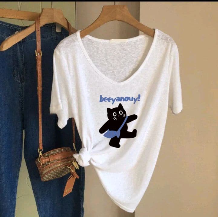 ลาย-2 เสื้อยืดลายV รูปทรงเรียบง่ายและเบาบาง สำหรับผู้หญิงในฤดูร้อน ผลิตจากผ้าไหมสังเคราะห์ที่ให้ความรู้สึกสบายและหลากหลายในการสวมใส่ (รับ11,200แต้ม)