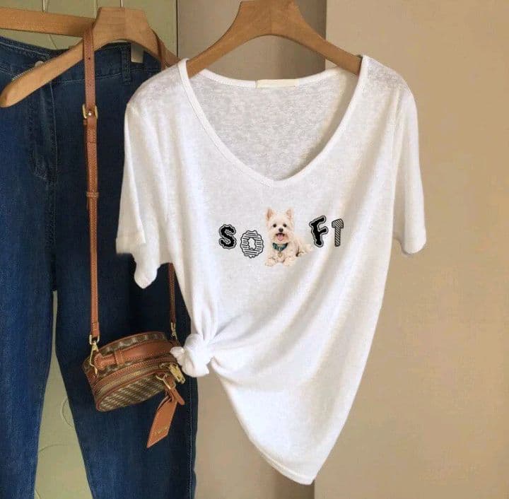 ลาย-7 เสื้อยืดลายV รูปทรงเรียบง่ายและเบาบาง สำหรับผู้หญิงในฤดูร้อน ผลิตจากผ้าไหมสังเคราะห์ที่ให้ความรู้สึกสบายและหลากหลายในการสวมใส่ (รับ11,200แต้ม)